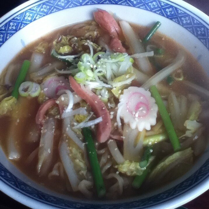 ソーセージと白菜のピリ辛喜多方ラーメン